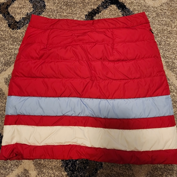 Bogner Red Quilted Puffer skirt with side Zipper - Picture 7 of 16